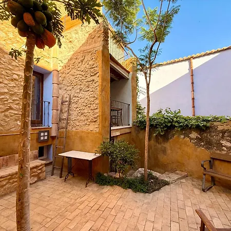 Casa La Papaia * La Nou de Gaia
